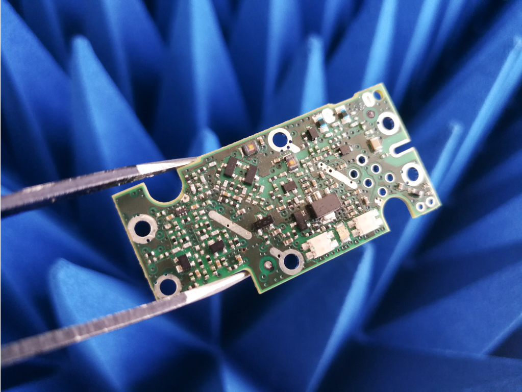 RF circuit and absorbers